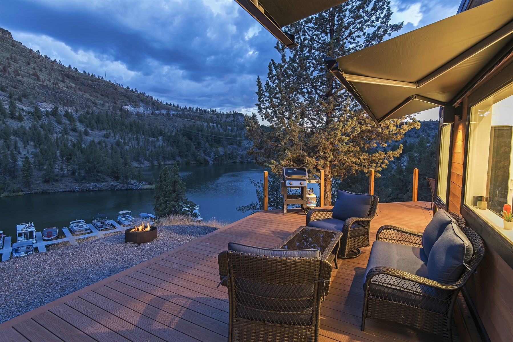 Lake Simtustus Resort Emerald Bay Tiny Home Lake Living Level B 12